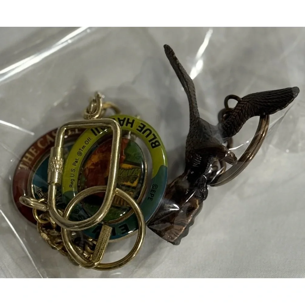 Lot of 3 Keychains Georgia Eagle.‎ Smithsonian, Blue Hawaii Elvis